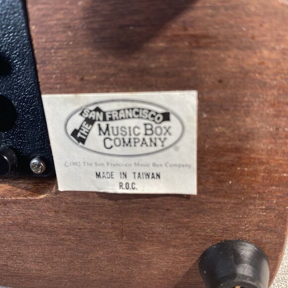 VTG 1992 San Francisco Music Box  Carousel Zebra  Wind Up Music Box - Picture 14 of 15